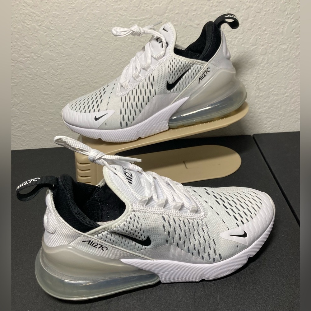 Nike Women's Air Max 270 Low-Top Track & Field Shoes, White/Black, size 6